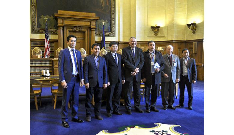 The delegation from the Kyrgyz Republic in the Supreme Court Courtroom with Supreme Court Justice Dennis G. Eveleigh<br>(in the middle) and Supreme Court guide Phil Cocchiola.